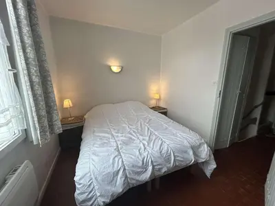 Un ou plusieurs lits dans un hébergement de l'établissement Maison familiale pour 8 avec terrasse, à 300m de la plage - La Guérinière - FR-1-224B-228