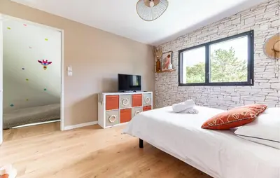Un ou plusieurs lits dans un hébergement de l'établissement Modern Villa With Private Pool