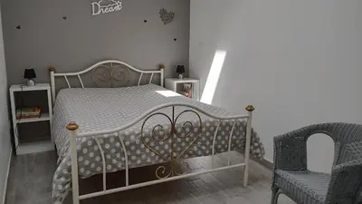 Un ou plusieurs lits dans un hébergement de l'établissement Très belle maison avec SPA extérieur