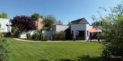 Jardin de l'établissement Très belle maison avec SPA extérieur