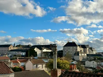 Vue générale sur Cholet ou vue de la ville depuis l'appartement