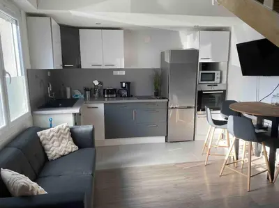 Cuisine ou kitchenette dans l'établissement Baudry