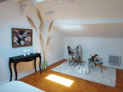 Coin salon dans l'établissement Appartement proche aéroport & indret