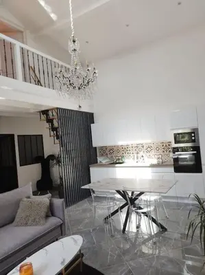 Coin salon dans l'établissement Appartement proche aéroport & indret