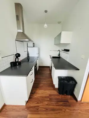 Cuisine ou kitchenette dans l'établissement Logement 4 pers - Cœur de ville - calme - boîte à clé arrivée autonome à partir de 16h00 départ 11h00