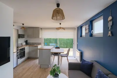 Cuisine ou kitchenette dans l'établissement La Maritime - Vue port, 50 m de la plage de la baie