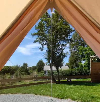 Jardin de l'établissement La tente de l'atelier de la Gare