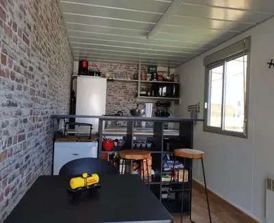 Cuisine ou kitchenette dans l'établissement La tente de l'atelier de la Gare