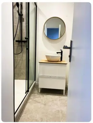 Salle de bains dans l'établissement Le prospère - wifi - central