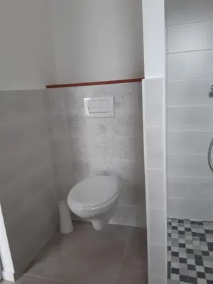 Salle de bains dans l'établissement Les Pivoines studio climatisé, proximité mer et forêt