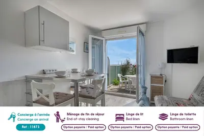 Télévision ou salle de divertissement dans l'établissement Appart avec terrasse et vue mer - 30m de la plage