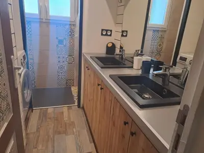 Cuisine ou kitchenette dans l'établissement Sous les tilleuls