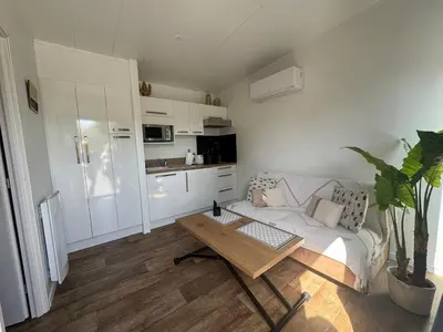 Cuisine ou kitchenette dans l'établissement Chalet rafale proche aéroport Nantes Atlantique