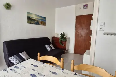 Un ou plusieurs lits dans un hébergement de l'établissement Studio 30m plage - Marina 5 - 31 allée des pinons - 1-1