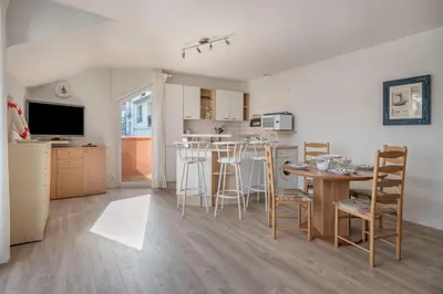Cuisine ou kitchenette dans l'établissement Sur le quai de Pornic, Appartement pour 4