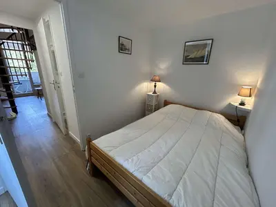 Un ou plusieurs lits dans un hébergement de l'établissement Charmant T2 à 1200m de la plage avec balcon, parking privé et ménage inclus à Saint-Jean-de-Monts - FR-1-224C-312