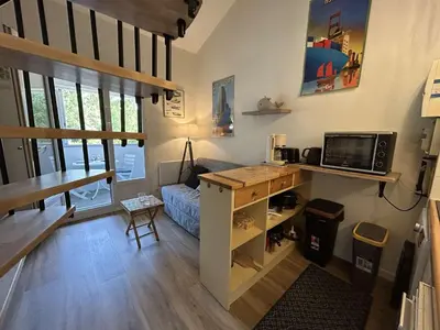 Cuisine ou kitchenette dans l'établissement Charmant T2 à 1200m de la plage avec balcon, parking privé et ménage inclus à Saint-Jean-de-Monts - FR-1-224C-312