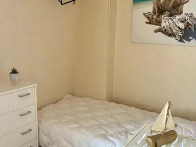 Un ou plusieurs lits dans un hébergement de l'établissement Appartement 2 chambres avec parking à St Jean de Monts, accès direct plage - FR-1-652-45