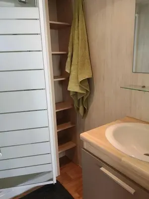 Salle de bains dans l'établissement ZEcamping 4 familial pet friendly restaurant et espace aquatique