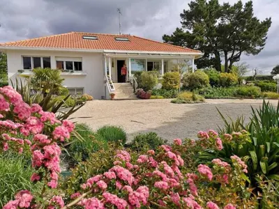 Jardin de l'établissement ZEcamping 4 familial pet friendly restaurant et espace aquatique
