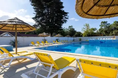 Piscine de l'établissement ZEcamping 4 jacuzzi piscine chauffée à 1km de la plage pet friendly ou située à proximité