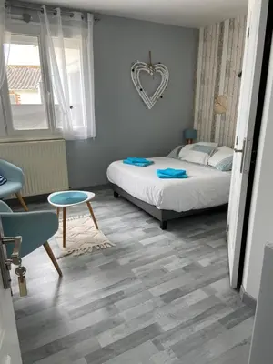 Un ou plusieurs lits dans un hébergement de l'établissement Chambres de l enclose
