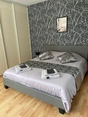 Un ou plusieurs lits dans un hébergement de l'établissement Chambres de l enclose