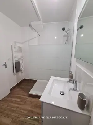 Salle de bains dans l'établissement Le QG des Epesses à 5 min du Puy duFou