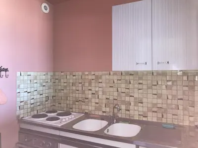 Cuisine ou kitchenette dans l'établissement La Perle Rose