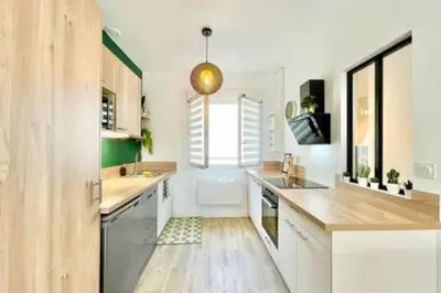 Cuisine ou kitchenette dans l'établissement The Wild I Close to downtown and the beach