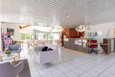 Cuisine ou kitchenette dans l'établissement Hôtel La Petite Auberge