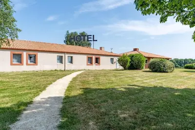 Jardin de l'établissement Hôtel La Petite Auberge