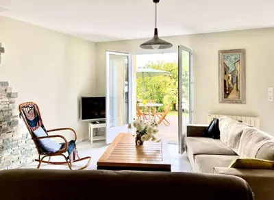 Coin salon dans l'établissement Location saisonnière plain-pied 4 à 6 pers Prefailles, 100m de la plage