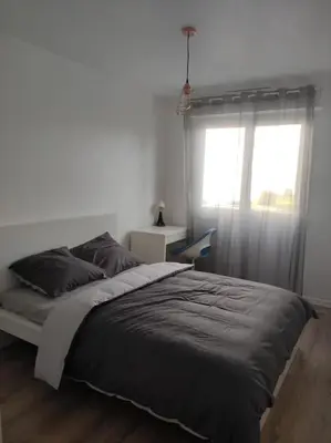 Un ou plusieurs lits dans un hébergement de l'établissement Appartement Cosy, 3 Chambres près du centre ville
