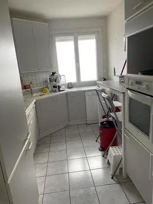 Cuisine ou kitchenette dans l'établissement Appartement Nantes Parc des expositions La Beaujoire