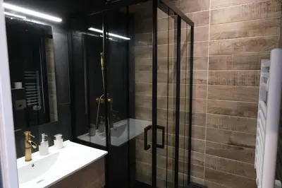 Salle de bains dans l'établissement Anubis