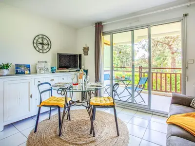 Cuisine ou kitchenette dans l'établissement Apartment Les Terrasses du Golf by Interhome