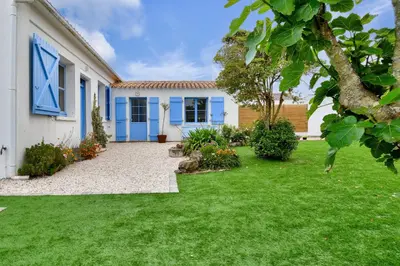 Jardin de l'établissement Coup de coeur - 200m plage - 6 adultes - 4 enfants