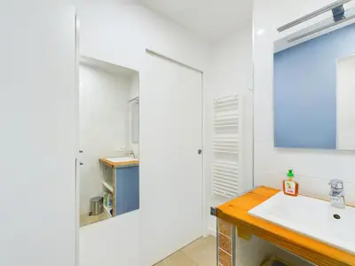 Salle de bains dans l'établissement Appart pour 4 centre ville - proche de la gare