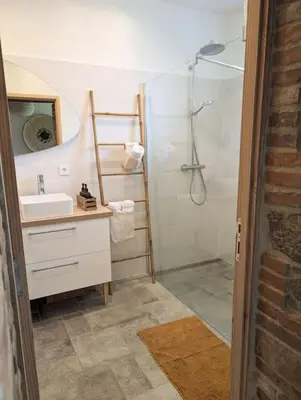 Salle de bains dans l'établissement Studio Les Granges