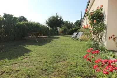 Jardin de l'établissement Petit gîte des trois chemins