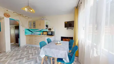 Cuisine ou kitchenette dans l'établissement Nid Douillet Terre et Mer