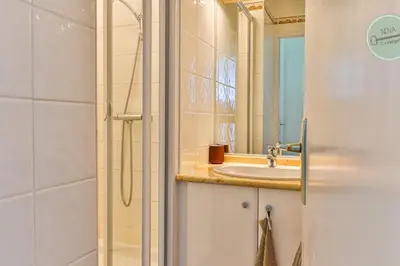 Salle de bains dans l'établissement La Goëlette 30 Les mouettes