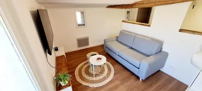 Coin salon dans l'établissement la petite cabane