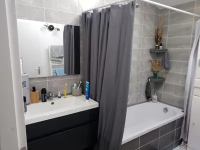 Salle de bains dans l'établissement Hellfest 26