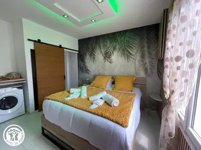 Un ou plusieurs lits dans un hébergement de l'établissement Gîte romantique avec spa et jardin à 1 km de l'Atlantique, proche Noirmoutier et plages - FR-1-426-554