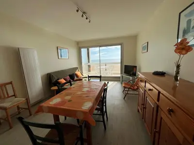 Télévision ou salle de divertissement dans l'établissement La Rochejacquelein