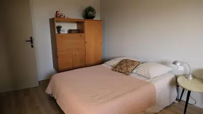 Un ou plusieurs lits dans un hébergement de l'établissement Studio A avec parking