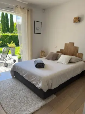 Un ou plusieurs lits dans un hébergement de l'établissement Chambre By Kastella