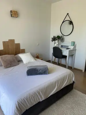 Un ou plusieurs lits dans un hébergement de l'établissement Chambre By Kastella
